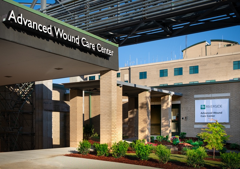 Riverside advanced wound care center front entrance