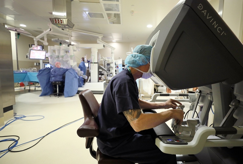 Riverside specialist operating the Da Vinci surgical machine