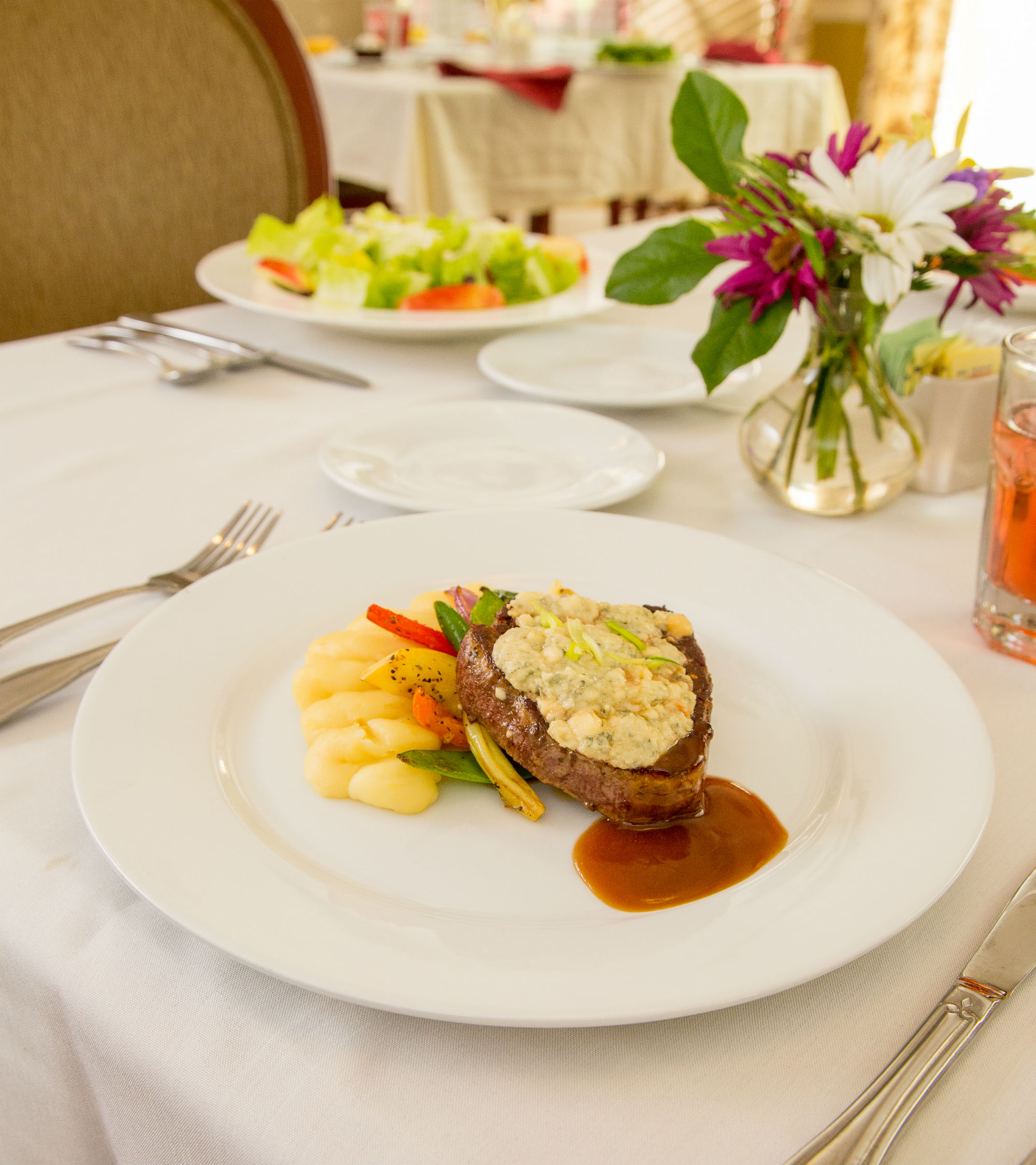 Steak and mashed potatoes