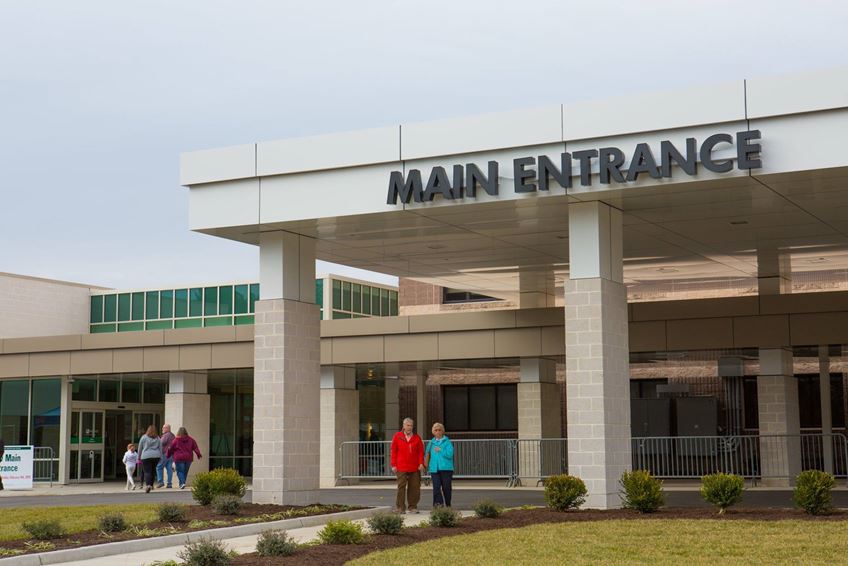 Riverside-Walter-Reed-Hospital-New-Entrance-with-Visitors