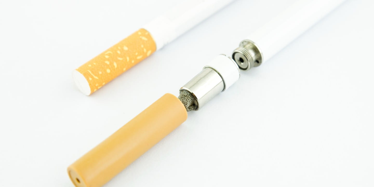 Health Risks of Smoking_Electronic cigarette hero