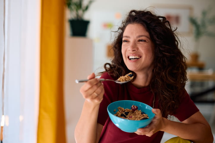 woman eating healthy