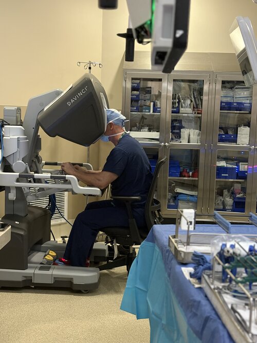 physician at da vinci robotic consul