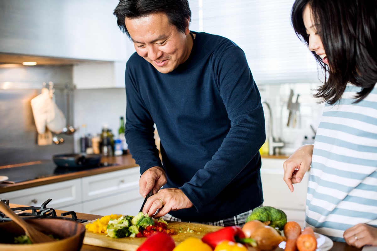 couple cooking