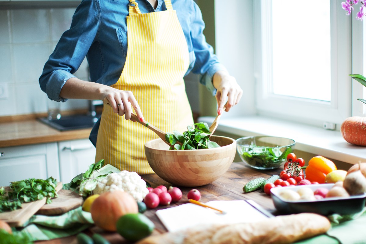 Woman cutting vegetables at the kitchen