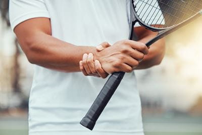 Tennis player with pain in wrist