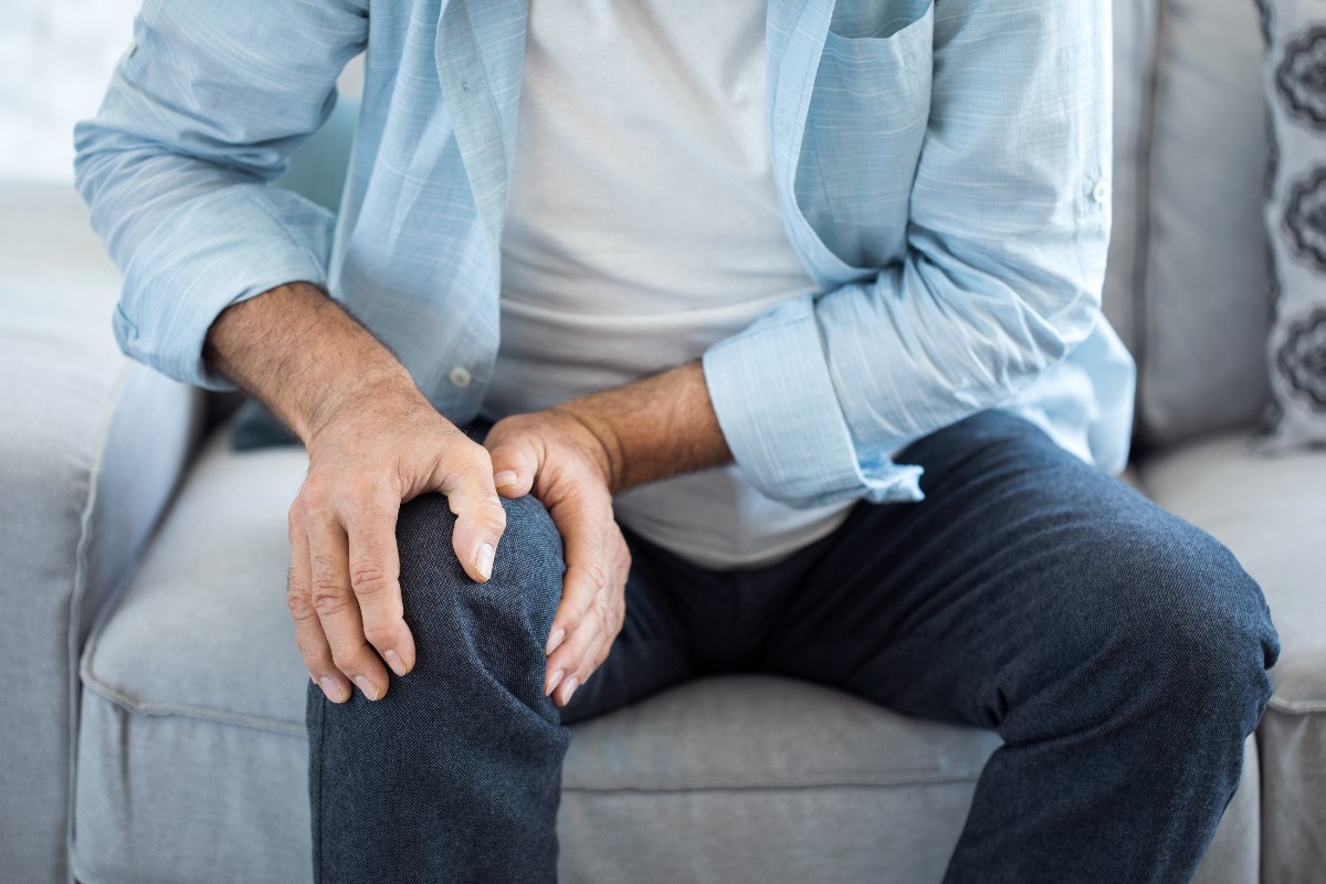 Guy with knee pain