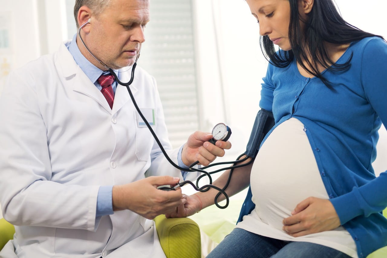 Pregnant women getting her checkup