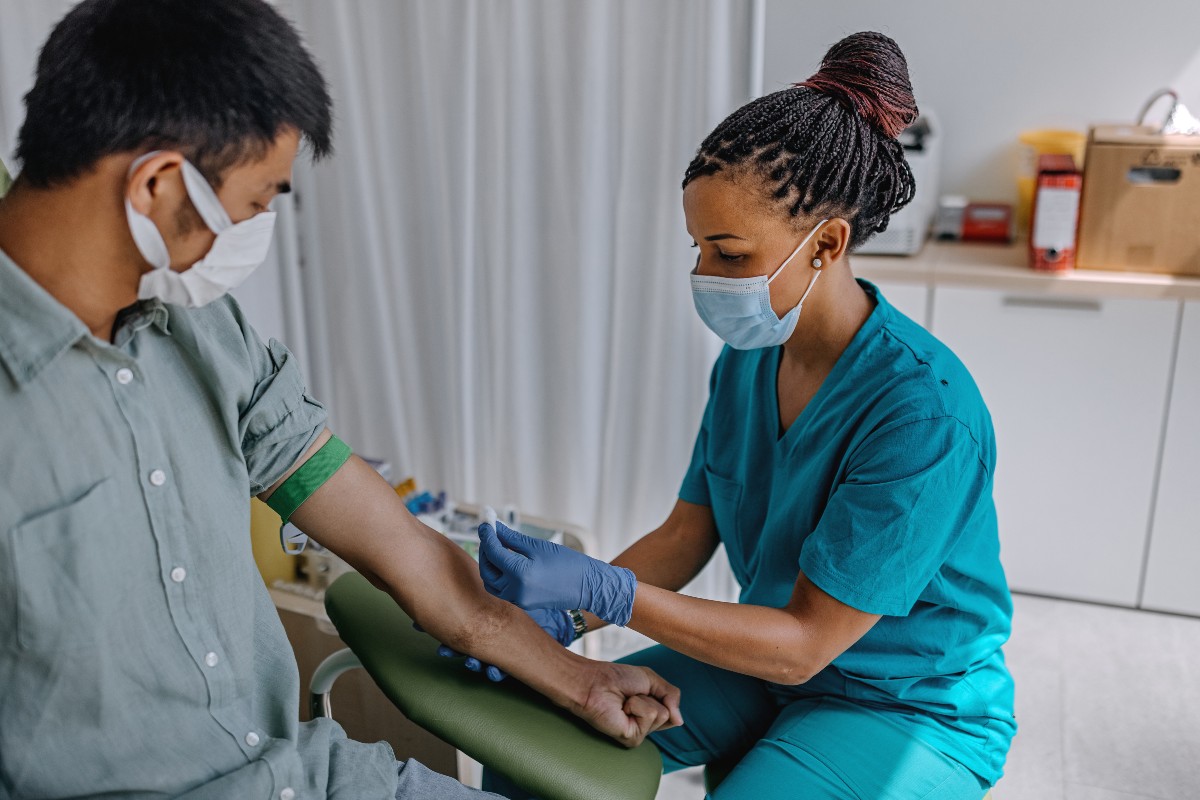 woman helping a man donate blood